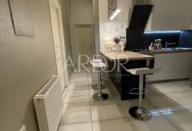 Pećine, adaptirani stan u vili sa pogledom na more, Rijeka, Appartement