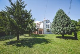 Vežica, obiteljska kuća okružena zelenilom, Rijeka, Σπίτι
