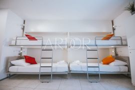 Novalja, moderni hotel 3* samo 200 m od mora, Novalja, Casa