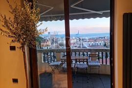 Centar Rijeke, moderni novoadaptirani 2S+DB stan s panoramskim pogledom, Rijeka, Daire