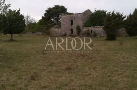 Sv. Kirin, ruševina za adaptaciju sa okućnicom od gotovo 33 000 m2, Vodnjan, بيت