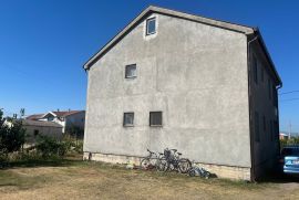 Prodajem kuću, mjesto Kuce Rakića Tuzi/Podgorica Crna Gora, Podgorica, Haus