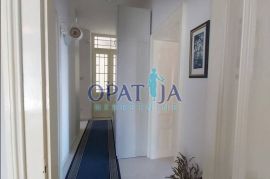 Opatija centar stan 1S+DB, 55 m2, 2 kat sa prekrasnim panoramskim pogledom, Opatija, Stan