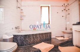 Opatija -Pobri samostojeća kuća 220 m2,, Opatija - Okolica, Дом