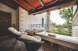 Opatija -Pobri samostojeća kuća 220 m2,, Opatija - Okolica, Σπίτι