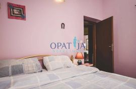 Opatija -Pobri samostojeća kuća 220 m2,, Opatija - Okolica, Kuća