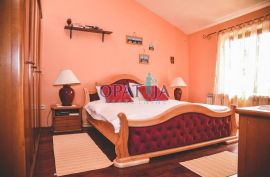 Opatija -Pobri samostojeća kuća 220 m2,, Opatija - Okolica, Haus