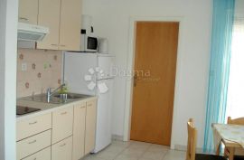 KUĆA S APARTMANIMA BLIZU POREČA, Poreč, Maison