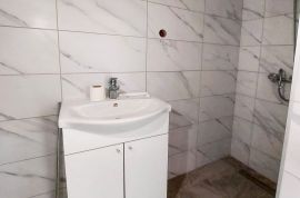 Novo renovirani stan u mansardi, centar Pule, Pula, Apartamento