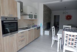 Luksuzna apartmanska kuća s uhodanim poslom., Lovran, بيت