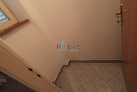 Crikvenica, 100 m2, odlična lokacija za poslovnu djelatnost, Crikvenica, Commercial property