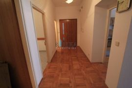 Crikvenica, 100 m2, odlična lokacija za poslovnu djelatnost, Crikvenica, Commercial property