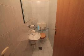 Crikvenica, 100 m2, odlična lokacija za poslovnu djelatnost, Crikvenica, Commercial property