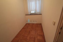 Crikvenica, 100 m2, odlična lokacija za poslovnu djelatnost, Crikvenica, Commercial property