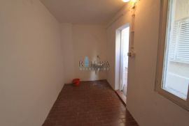 Crikvenica, 100 m2, odlična lokacija za poslovnu djelatnost, Crikvenica, Commercial property