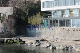 Rijeka, moderna vila I. red do mora, lift, bazen, parking, Rijeka, بيت