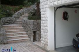 Opatija-Volosko, vila s okućnicom, garažom, bazenom, Opatija, House