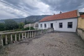 Tribalj, kuća,gospodarska zgrada, prostrana okućnica i oranica, Vinodolska Općina, بيت