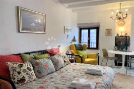 ROVINJ – romantičan studio na top lokaciji, Rovinj, Flat