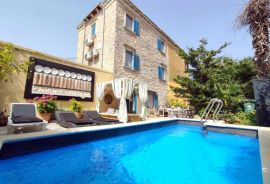 Kamena kuća sa bazenom na prodaju, Krnica, okolica, Istra, Marčana, Famiglia