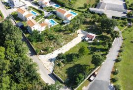 ISTRA, POREČ, OKOLICA - Građevinsko zemljište 741m2 u mirnom naselju, Tinjan, Tierra