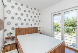 Otok Krk, Klimno - Apartman u blizini mora s velikom okućnicom, Dobrinj, Apartamento