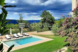 Istra, Rakalj, prekrasna vila s bazenom i pogledom na more na 1000 m2 zemljišta, Marčana, Maison