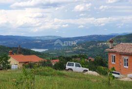 ISTRA, PAZIN - Građevinsko zemljište 1576 m2 s pogledom na jezero i prirodu, Pazin - Okolica, Land