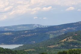 ISTRA, PAZIN - Građevinsko zemljište 1576 m2 s pogledom na jezero i prirodu, Pazin - Okolica, أرض