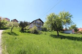 Kuća na tri sprata sa uređenim voćnjakom Hrasno, Novo Sarajevo, House