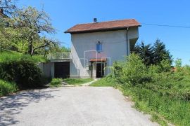 Kuća na tri sprata sa uređenim voćnjakom Hrasno, Novo Sarajevo, House