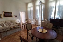 Opatija - Centar, luksuzan trosoban stan u prekrasnoj vili prvi red do mora, NKP 118 m2, Opatija, Διαμέρισμα