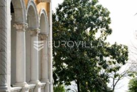 Opatija - Centar, luksuzan trosoban stan u prekrasnoj vili prvi red do mora, NKP 118 m2, Opatija, Appartement