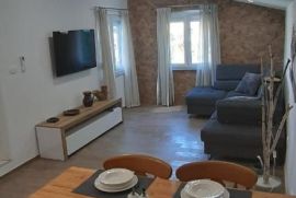 Kuća sa apartmanima i poslovnim prostorom, Kršan, okolica, Istra, Kršan, Casa