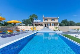 Istra, Fažana, villa sa bazenom i direktnim pogledom na Fažanu i Brijune, Fažana, Σπίτι