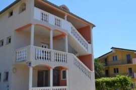 Apartmanska kuća na dobroj lokaciji, Fažana, okolica, Istra, Fažana, Casa