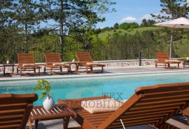 Resort površine 31.026 m2 sa dvije vile, kamp odmorištem, restoranom, Poreč, Famiglia
