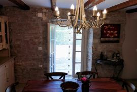 Prekrasna kamena kuća s prostranom okućnicom, Bale, Istra, Bale, Casa