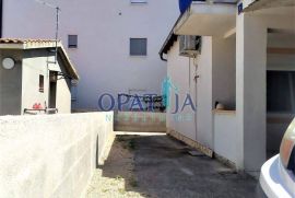 Otok Vir, kuća u mirnijem dijelu otoka, Vir, Haus