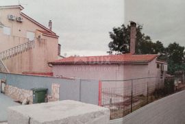 ISTRA,ŠIŠAN - Kuća sa dva stana i garažom!, Ližnjan, House