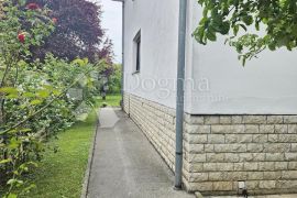 Kuća u blizini VI osnovne škole, Varaždin, Casa