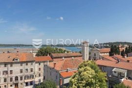 Pula, dvosoban stan u blizini tvrđave i Foruma, pogled na more, NKP 49 m2, Pula, Apartamento