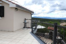 KRK, DOBRINJ - samostojeća kuća 135m2 s pogledom na more + okoliš 150m2, Dobrinj, Maison