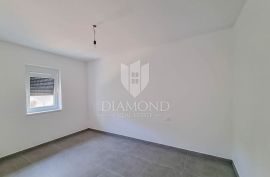 Umag, okolica,novogradnja! Moderan stan na 1.katu 450 m od mora!, Umag, Appartment