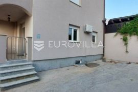 Istra, Medulin, četverosoban stan s vrtom i parkingom, NKP 75 m2, Medulin, Flat