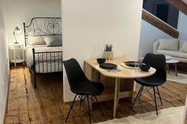 Novouređeni studio apartman u centru Pule, Pula, Kвартира