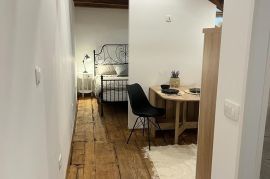 Novouređeni studio apartman u centru Pule, Pula, Appartamento