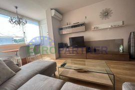 Split, moderno uređeni stan 2S+DB, 68 m2, Split, Appartment