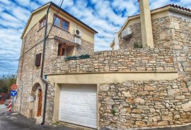 Kamena kuća u centru Medulina, Istra, Medulin, House