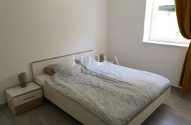 Dramalj, novouređena kuća s pet apartmana i bazenom, Crikvenica, Kuća